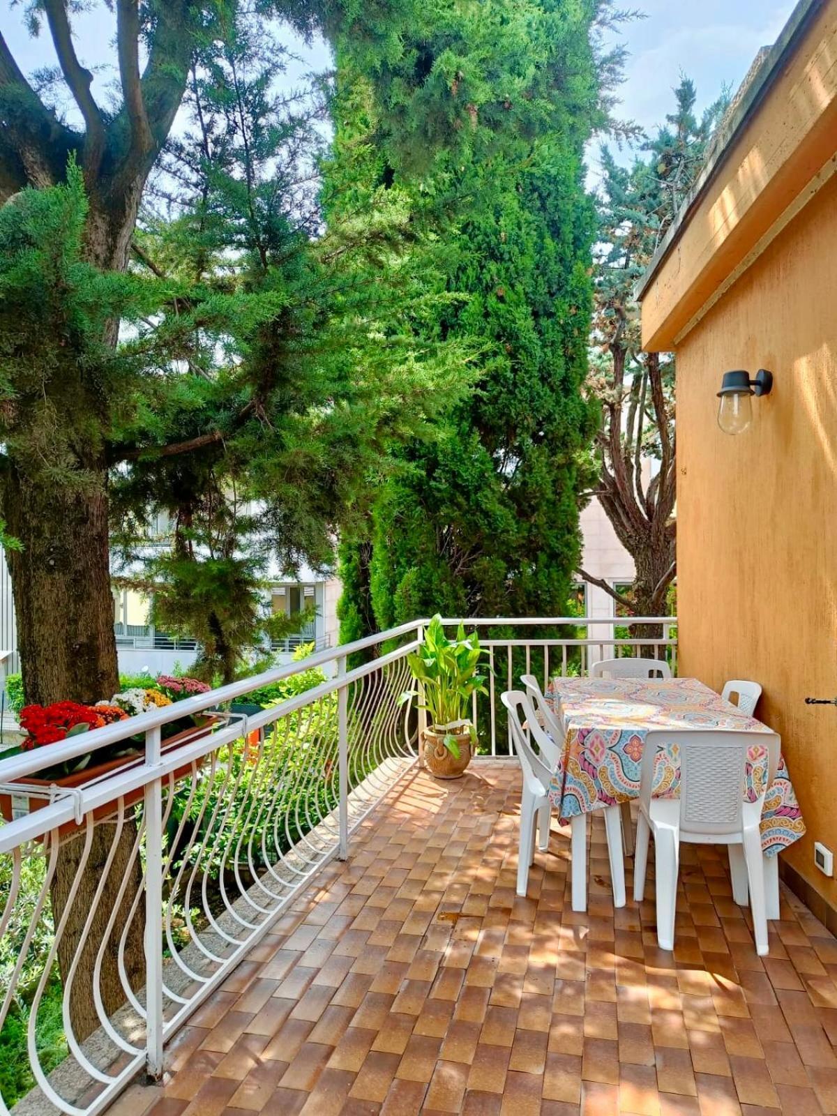 Casa Lucy Villa Бардолино Екстериор снимка